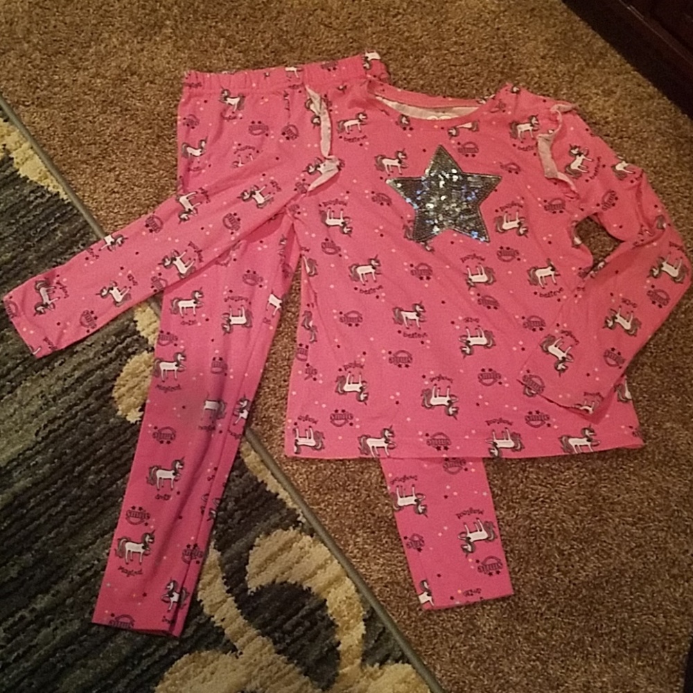 Size 7 girls pink unicorn pajama set 🦄